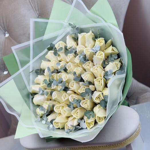 Букет из белых шоколадных роз